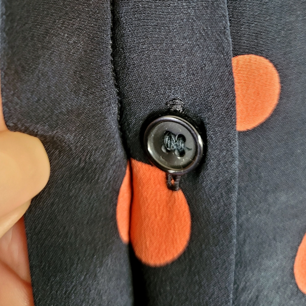 AKRIS Luxury Silk Crepe De Chine Button Back Navy Red Polka Dot Blouse Top 6 - Picture 12 of 12